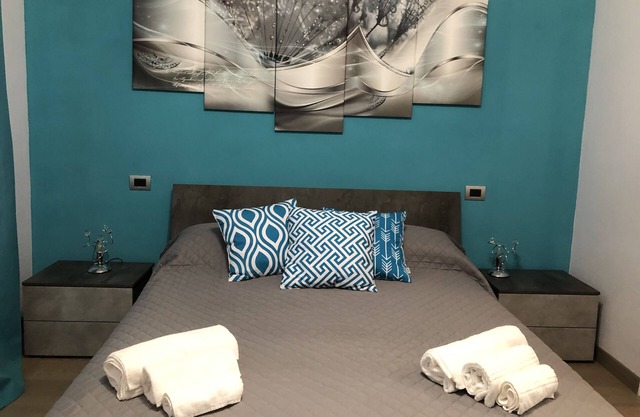 LARGE DOUBLE ROOM 700 METERS FROM THE BEACH