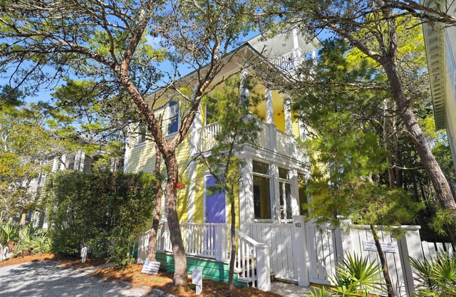 Large 1 BD Guest Cottage Stand Alone Home in Seaside + 2 Adult Bikes!