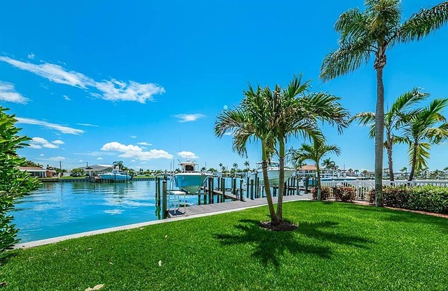 Large 1 Bed, 1 Bath, On Intercoastal