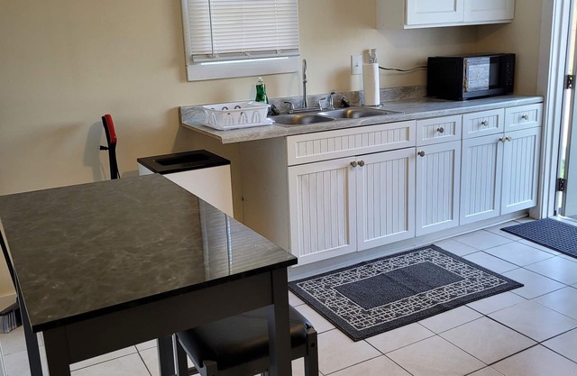 Large 1 Bed Apt,Private,Clean,Near Casino,Ind Park,Rivers,All new remodel.