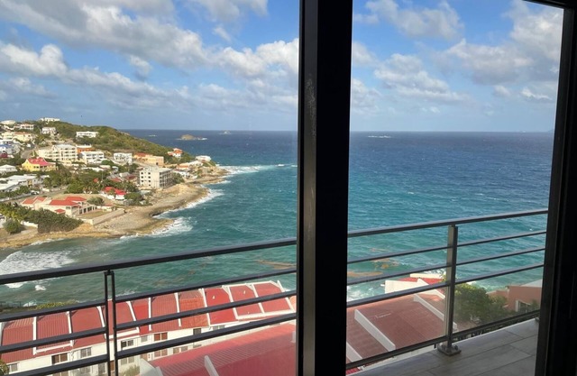 Large 2 bedroom apartment ( sleeps 6) in Residence 10 minutes from beaches