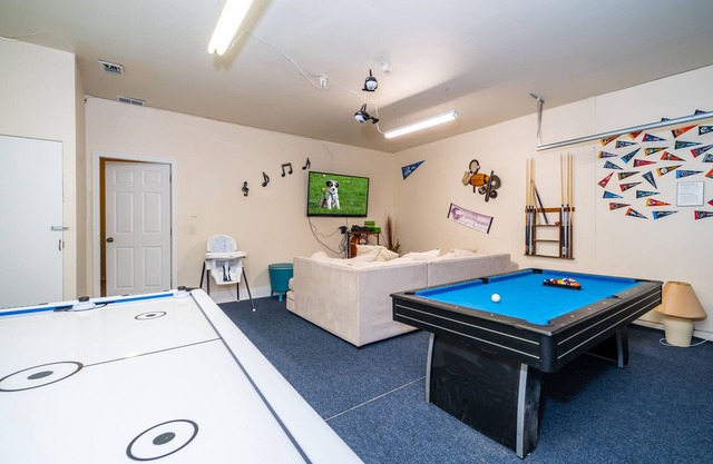 Hermosa gran villa de 2 plantas. Piscina. Sala de juegos.