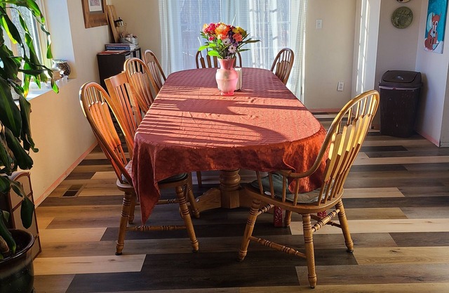 Large 20-25 Bed Residence Centrally Located - Great for Groups!