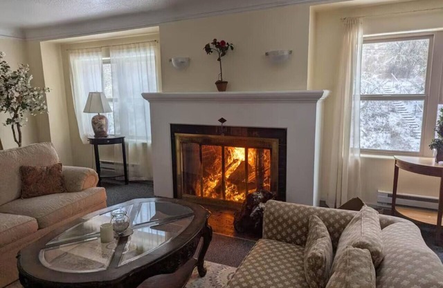 Large 20-Room Lodge for Crews & Retreats