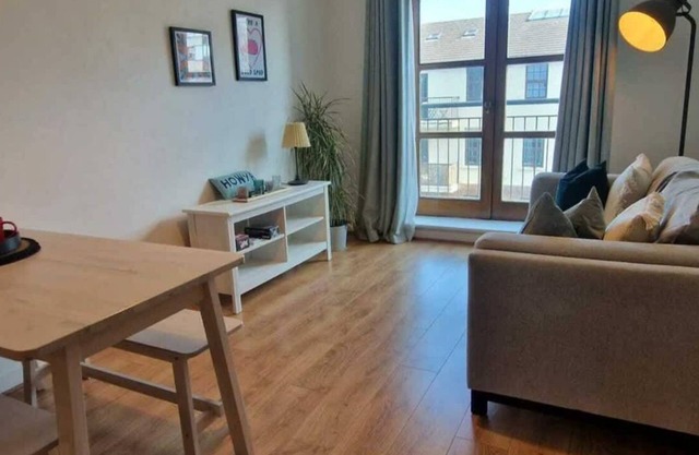 Large 2bd at trendy Portobello, Dublin city centre