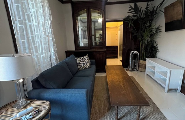 Large 2bedroom Flat on the Water in the BeachesToronto-Sandy toes & full tummies