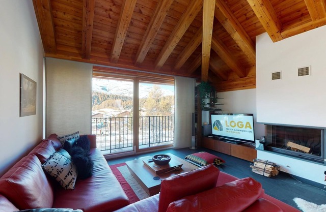 Large 3-½ room maisonette on the 2nd floor.