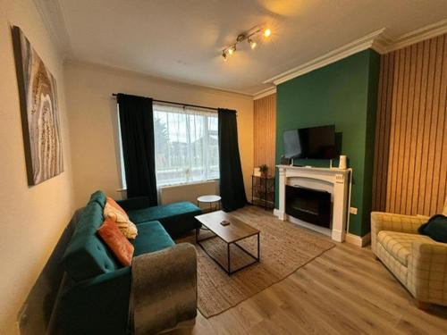 Large 3 Bed House - Awsworth - J26 M1 - Ideal for Contractors or Families - Sleeps - 6