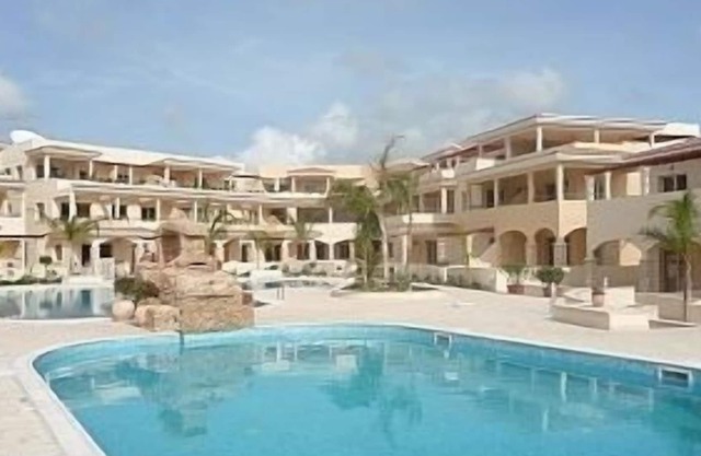 Apartamento de lujo, aire acondicionado completo, balcón impresionante con vistas a 2 piscinas