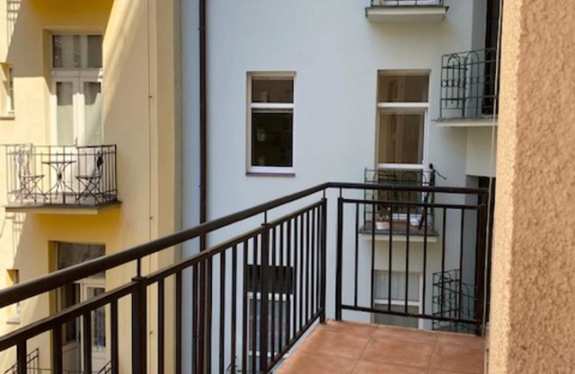 Large 3 Bedroom Family Apartment With Balcony