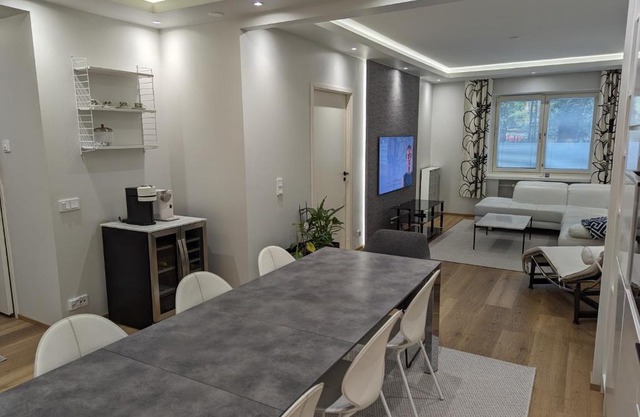 Large 3 bedroom renovated apartment in leafy Munkkiniemi
