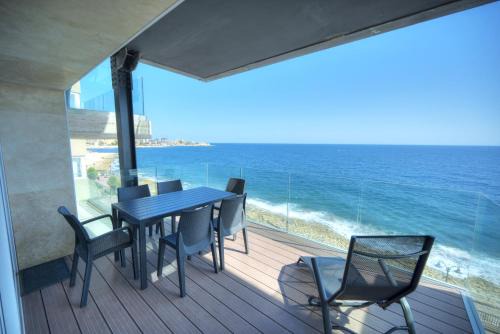 Large 3 bedroom with seafront balcony DDIF1-5