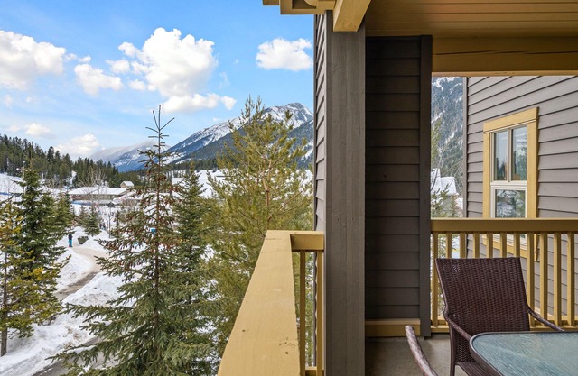 LARGE 3-Br 3-Ba | Ski In/Out | Pool & Hot Tubs | Central Upper Village Location
