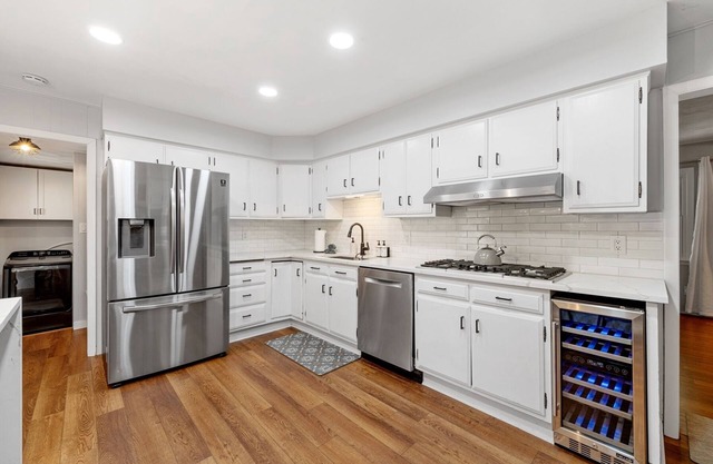 Large 3 Story Home W Hot Tub & Stunning Private Pool
