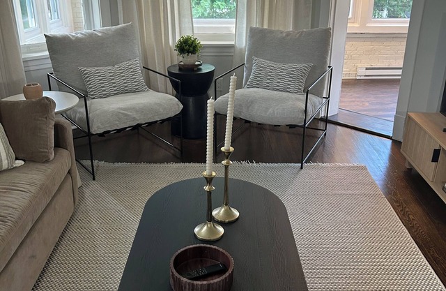 Large 4 bedroom apartment in Roger’s Park!