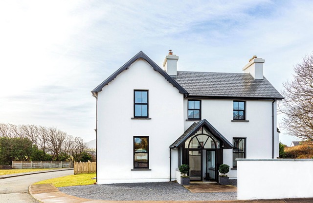 Large 4 Bedroom House in Waterville, Ring of Kerry on the Wild Atlantic Way
