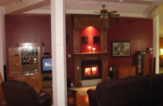Large 4-season waterfront cottage