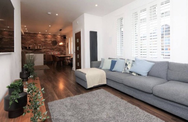 Large 5-Bed House Family home in Bearsden, Glasgow