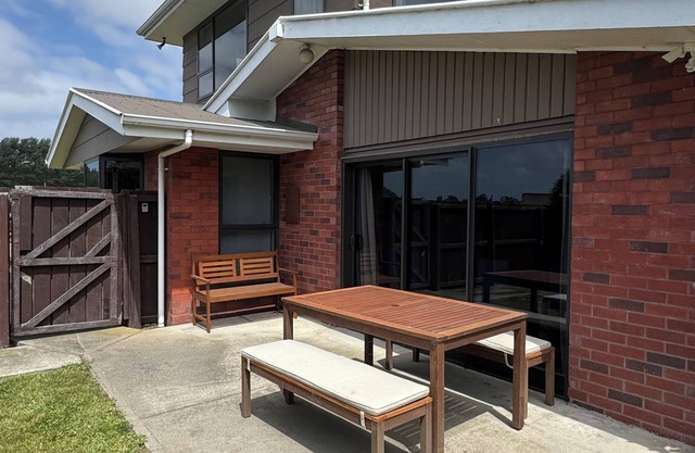 Large 5 Bedroom home 10mins to Christchurch airport. Wheelchair facilities