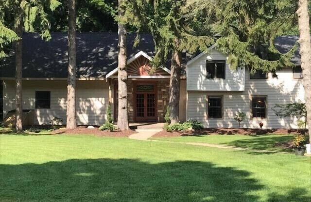 Large 5 bedroom home perfect for sharing with game parlor