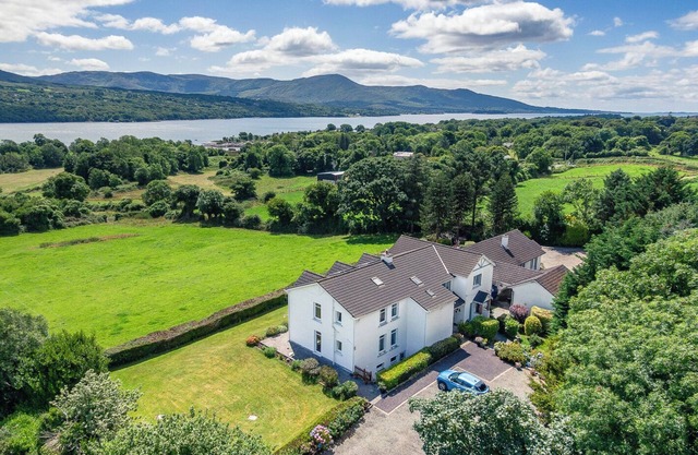 Large 5 bedroom home to sleep 10 people with wonderful sea views