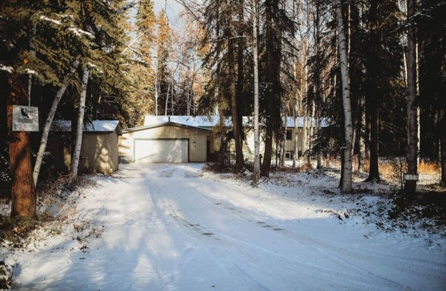 Large 5 Bedroom home located Between Fairbanks and North Pole