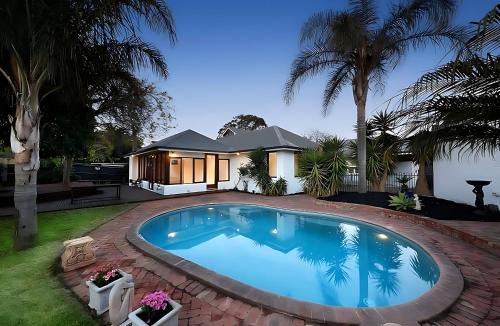 Large 5BR Home-Pool-BBQ-4 CarPark-Central Location