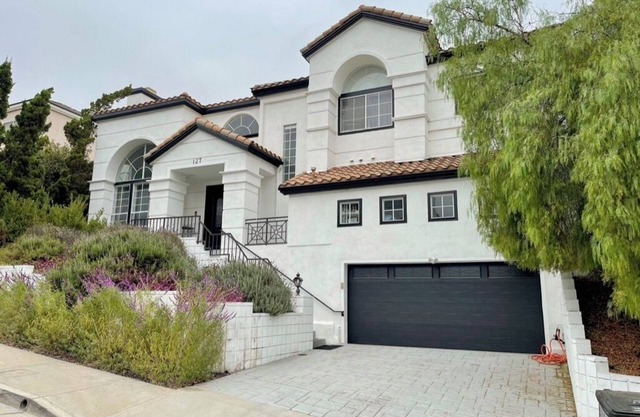 Large 6-bedroom house w/jacuzzi in lovely Monterey Park