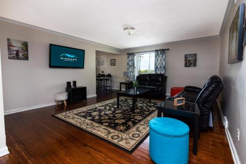 Large 7BR,4BA, Short walk to Niagara Falls