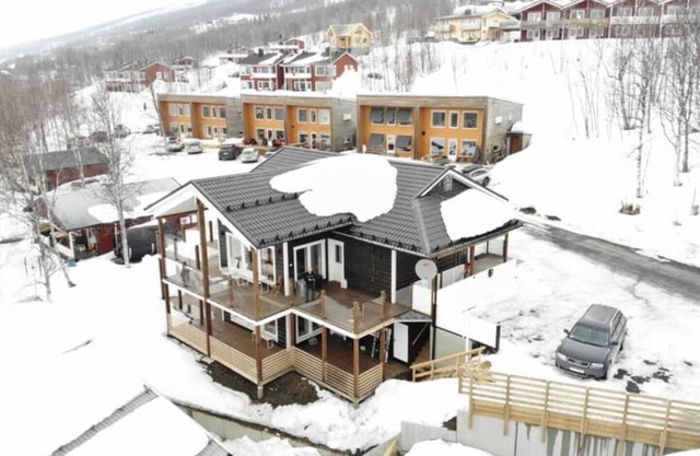 Large 8-9-Bed Central Ski innOut House in Hemavan