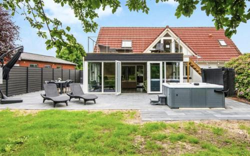 Large Activity House With Free Waterpark And Bowling,