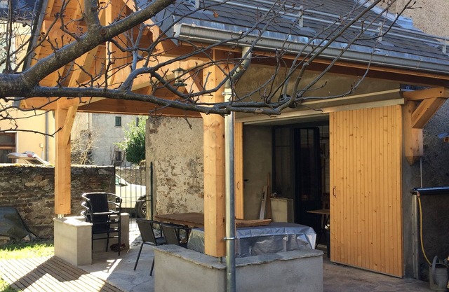 Large and beautiful mountain village house with garden courtyard comfort parking