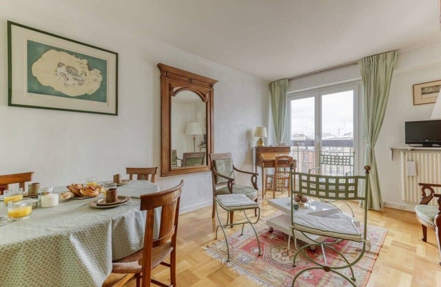 Large and Bright 2 Bdrs Flat with View - Paris 20