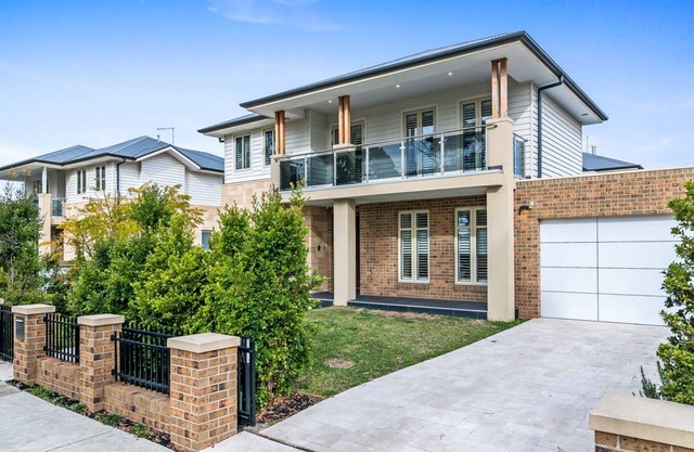 Large and Luxe in Hampton - Parkside