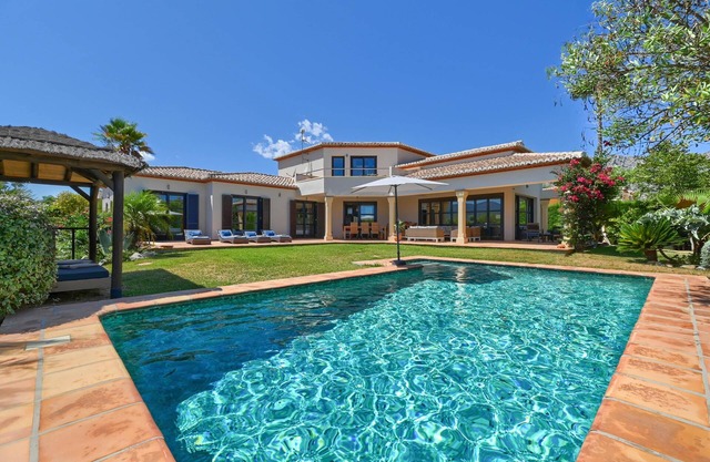 Villa de lujo grande y romántica con piscina privada en Denia, Costa Blanca, España para 8 personas