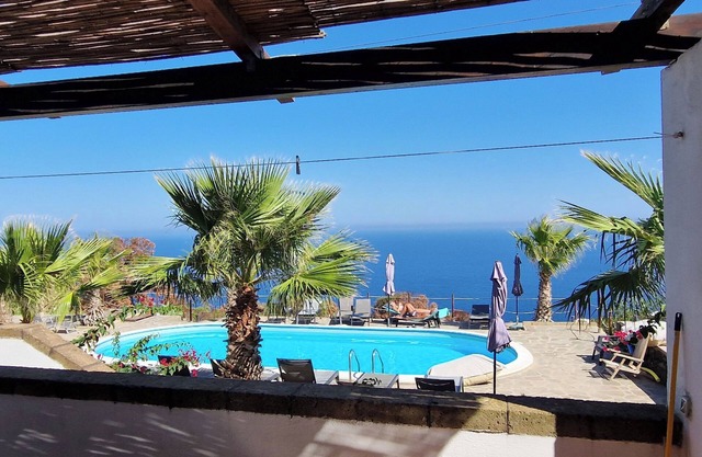 Gran apartamento con terraza con vistas al mar y a la piscina!