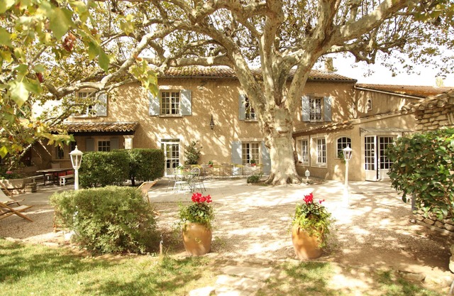 Gran mas auténtico con encanto en 2 hectáreas con piscina cerca de Avignon
