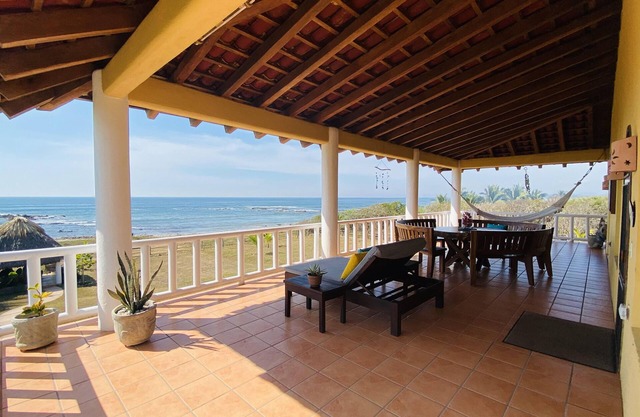 Tranquilo La Saladita Beach Front Propiedad