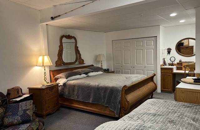 Large beautiful bedroom, maximum 3