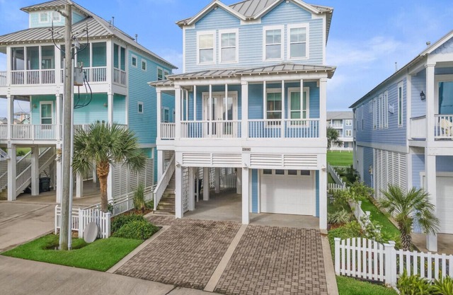 Large, Beautiful Home Near the Beach