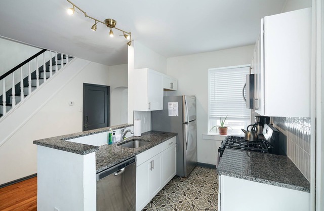 Large Parisian Inspired Apartment in Heart of Manayunk
