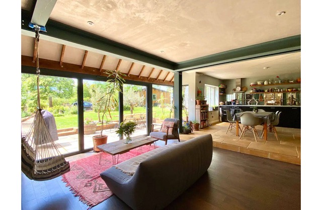 🌿 Large Boutique Family Home - Central Frome