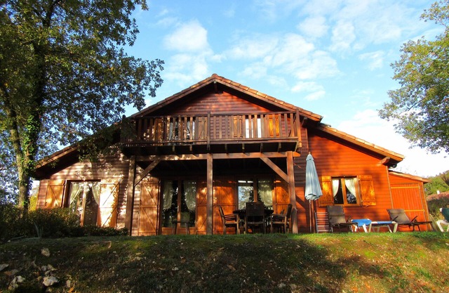 Gran chalet luminoso para 8 personas con piscina en un campo de golf