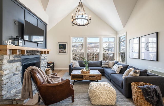 Large, bright newly renovated 3-BR on 2 floors