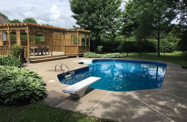 Large Campaign house - Mirabel - Heated pool