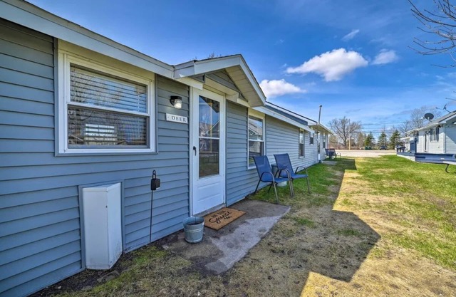 Large Cabin: Steps to the Lake! PET FRIENDLY!