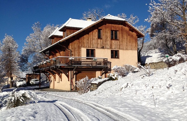 Gran chalet entre el lago y las montañas