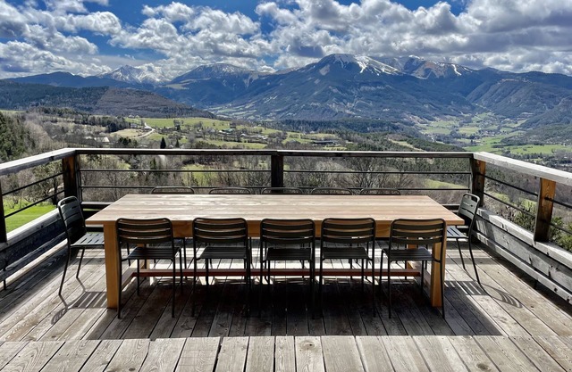 Large chalet with panoramic views in the heart of nature, close to the Montclar ski slopes