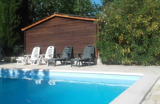 Gran casa con encanto, con piscina, en gran parque con sombra