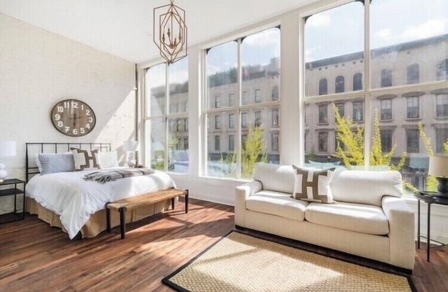 Large, Charming historic flat, Downtown/Bourbon trail/Yum Center